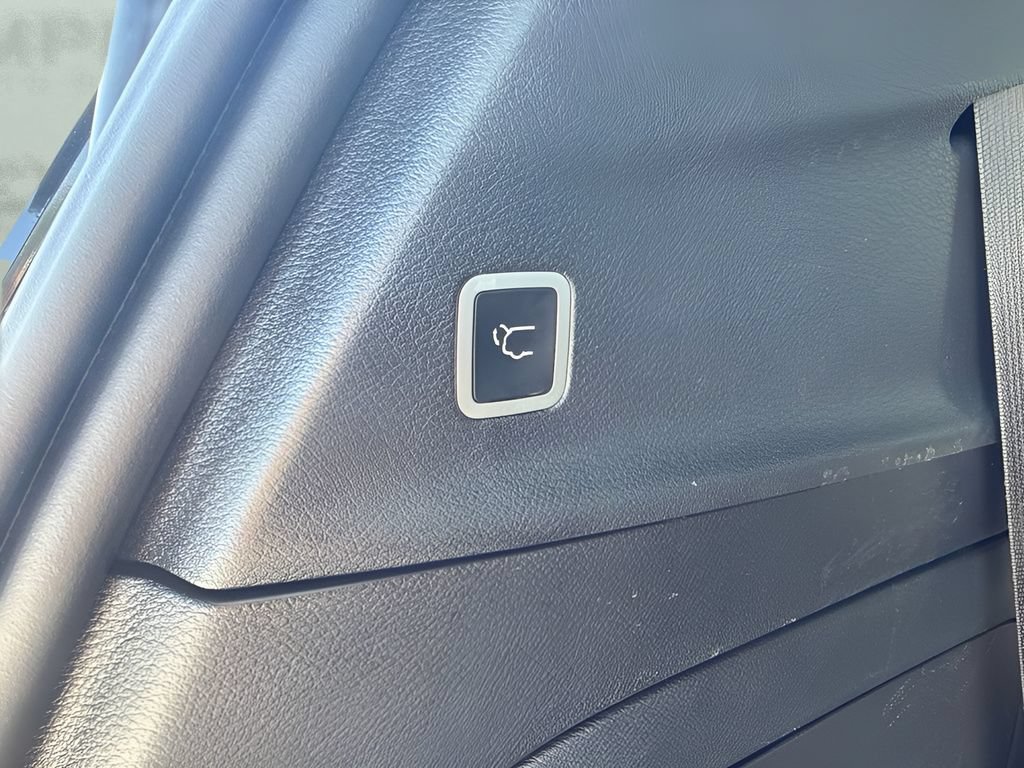 Used 2024 Chrysler Pacifica Premium FWD image 30