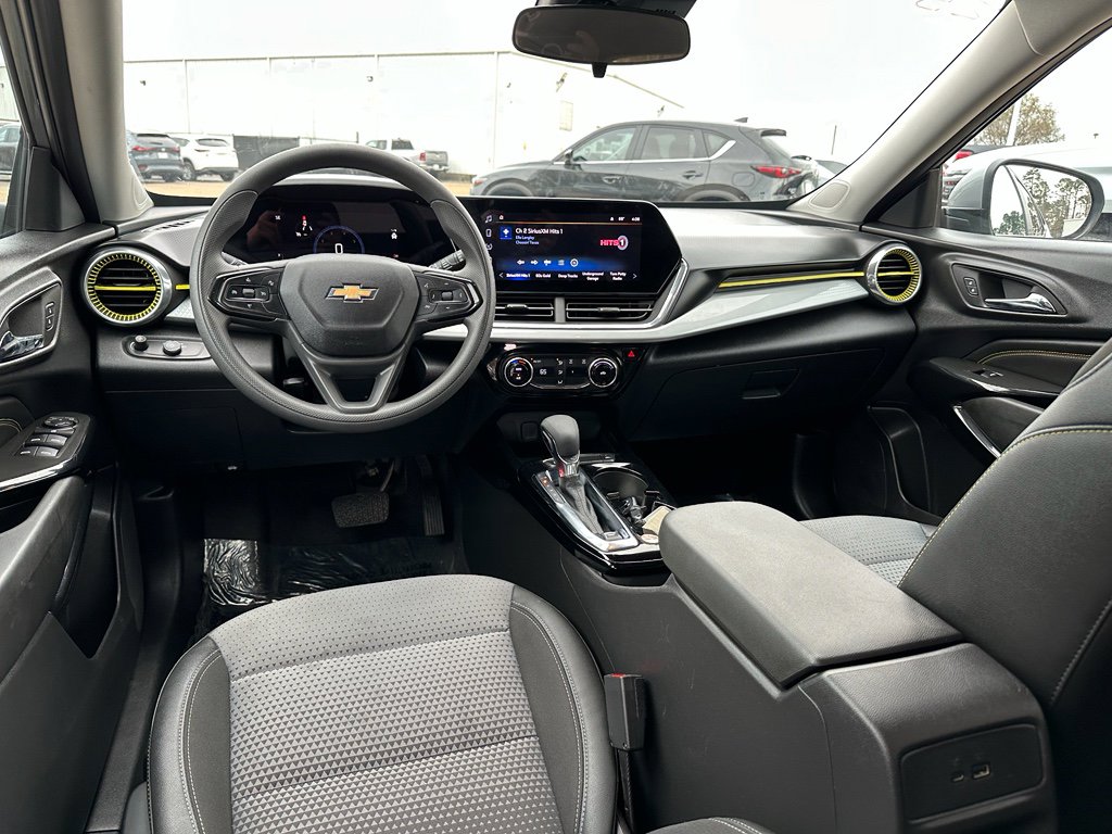 Used 2025 Chevrolet Trax LT FWD image 10
