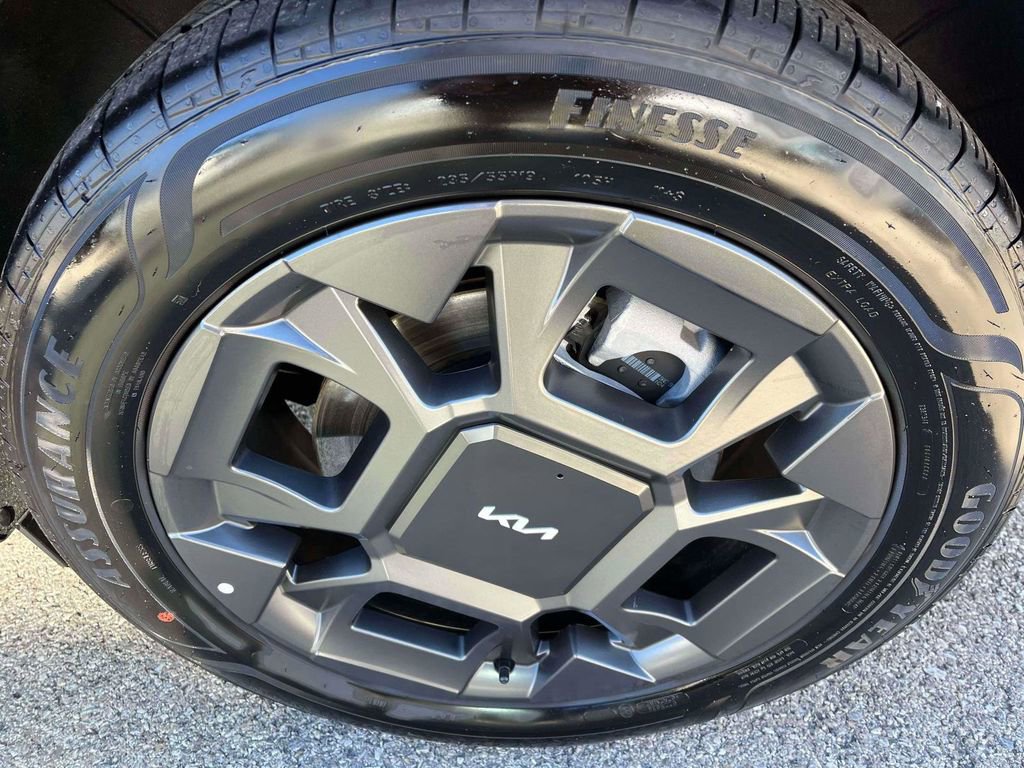 Certified 2025 Kia Carnival EX image 35