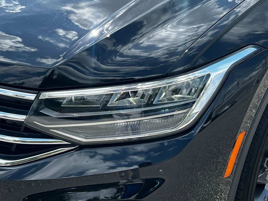 Used 2024 Volkswagen Tiguan SE image 2