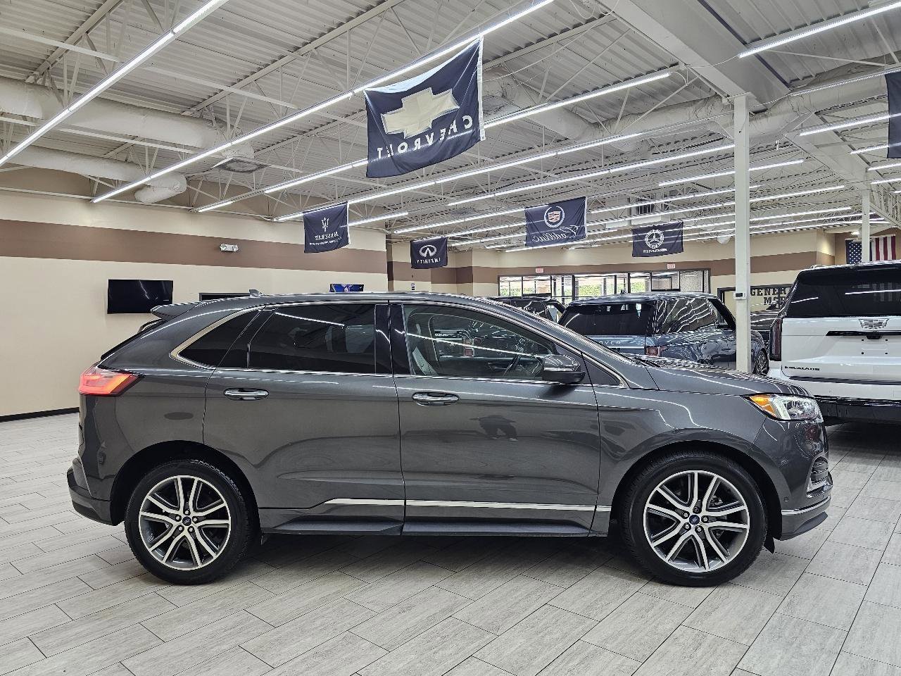 Used 2019 Ford Edge Titanium w/ Equipment Group 301A FWD image 6