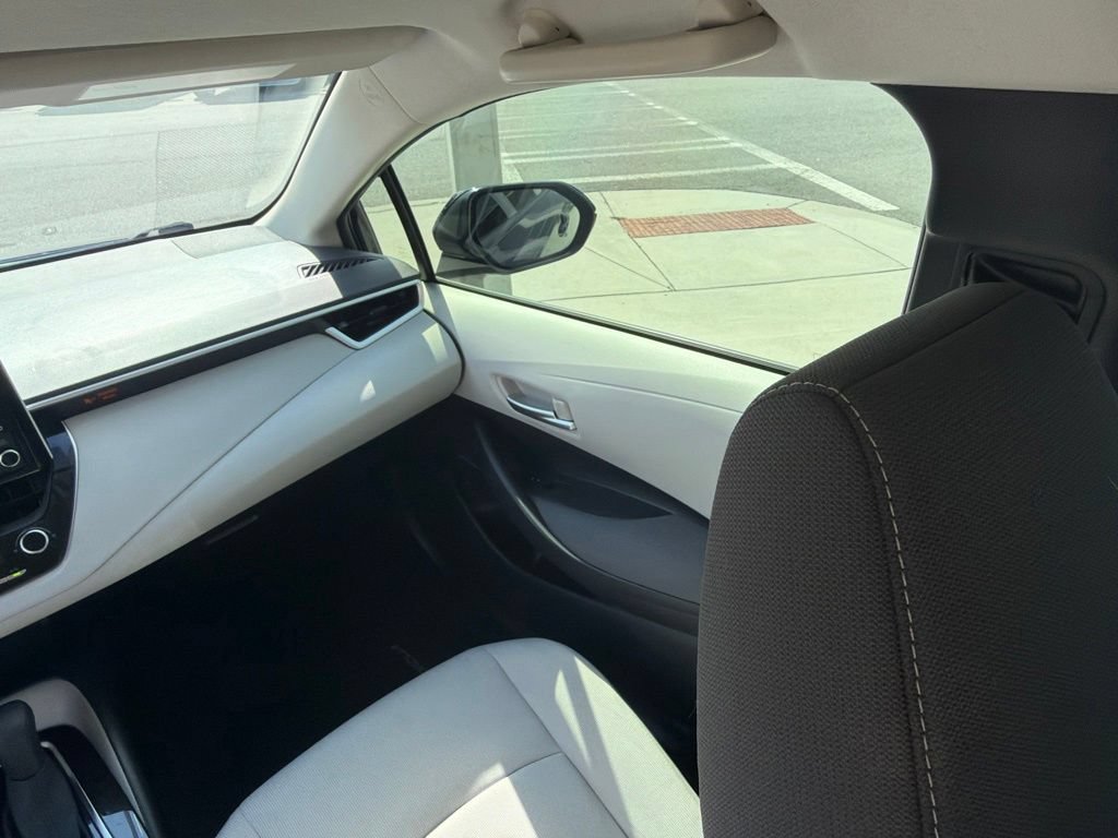Used 2020 Toyota Corolla LE FWD image 17