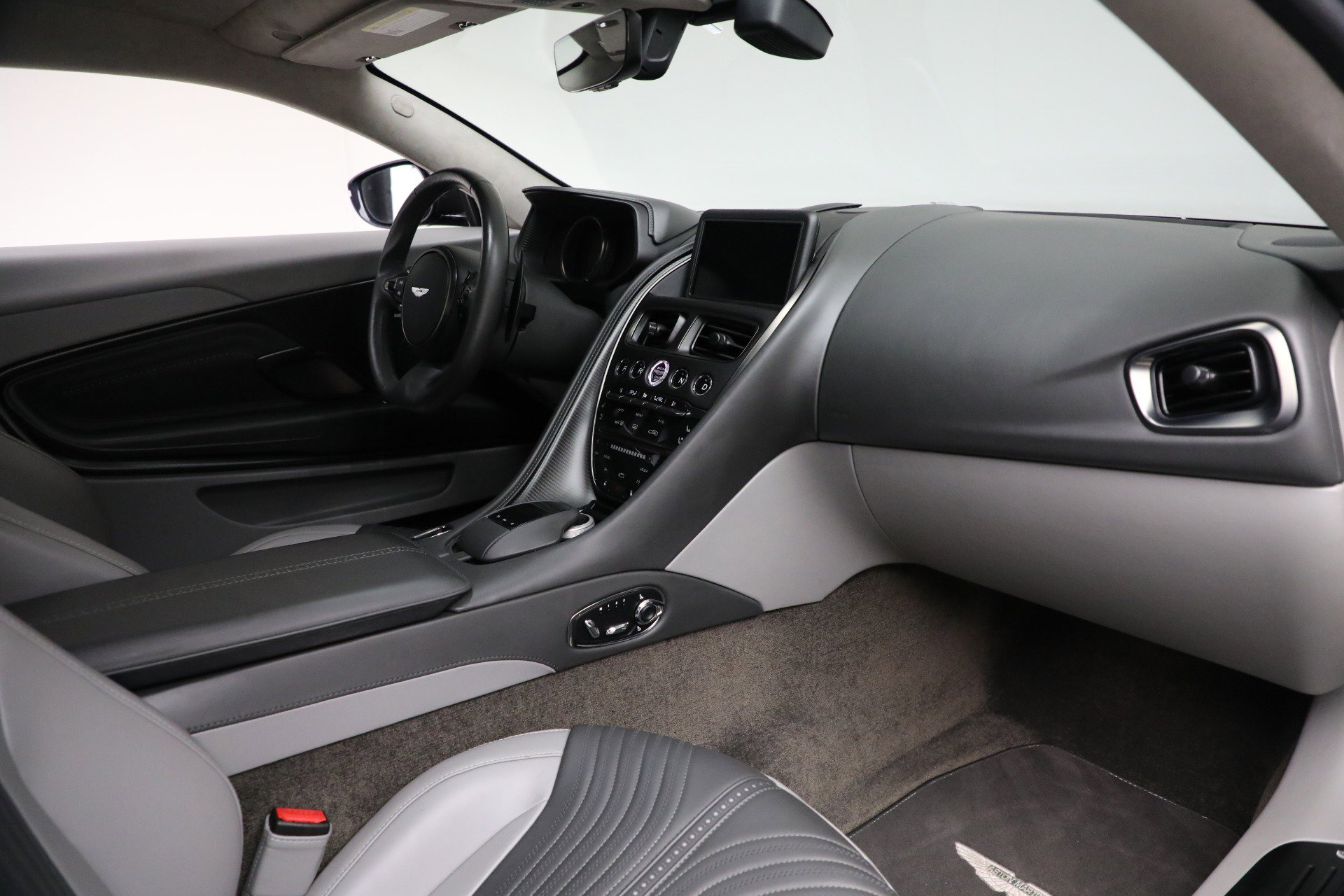 Used 2019 Aston Martin DB11 V8 image 21