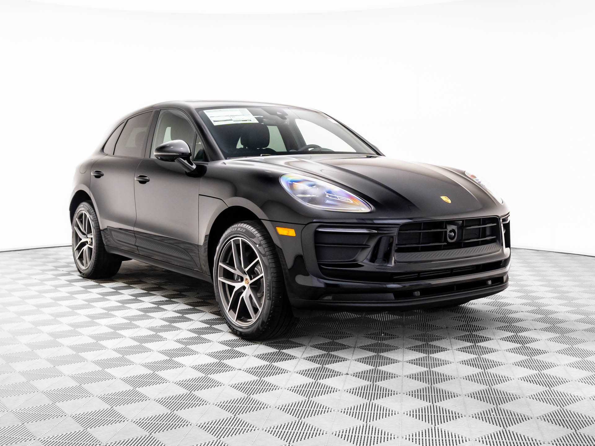 Certified 2026 Porsche Macan AWD/4WD image 6