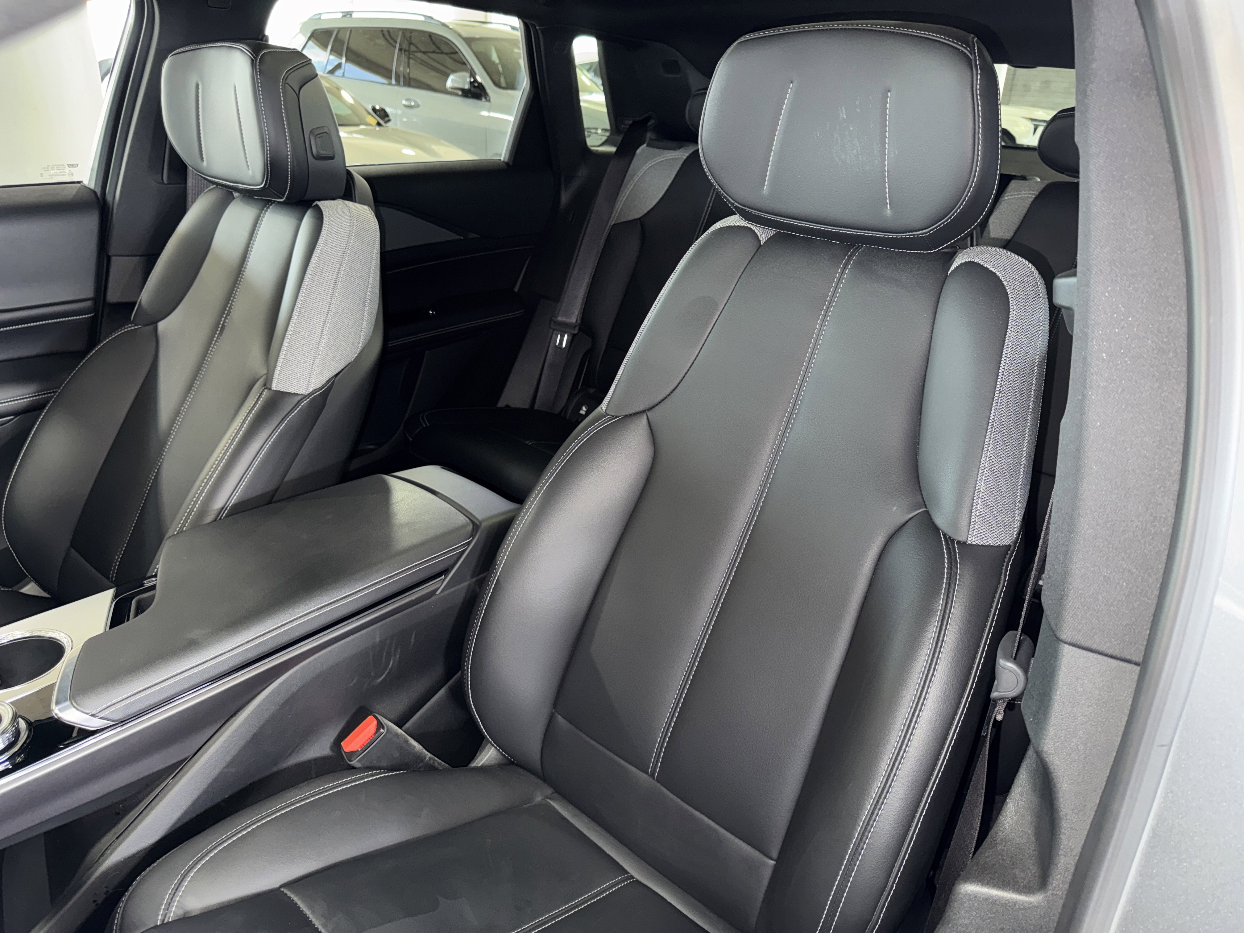 Used 2024 Cadillac Lyriq Tech w/ Driver Assist Package image 34