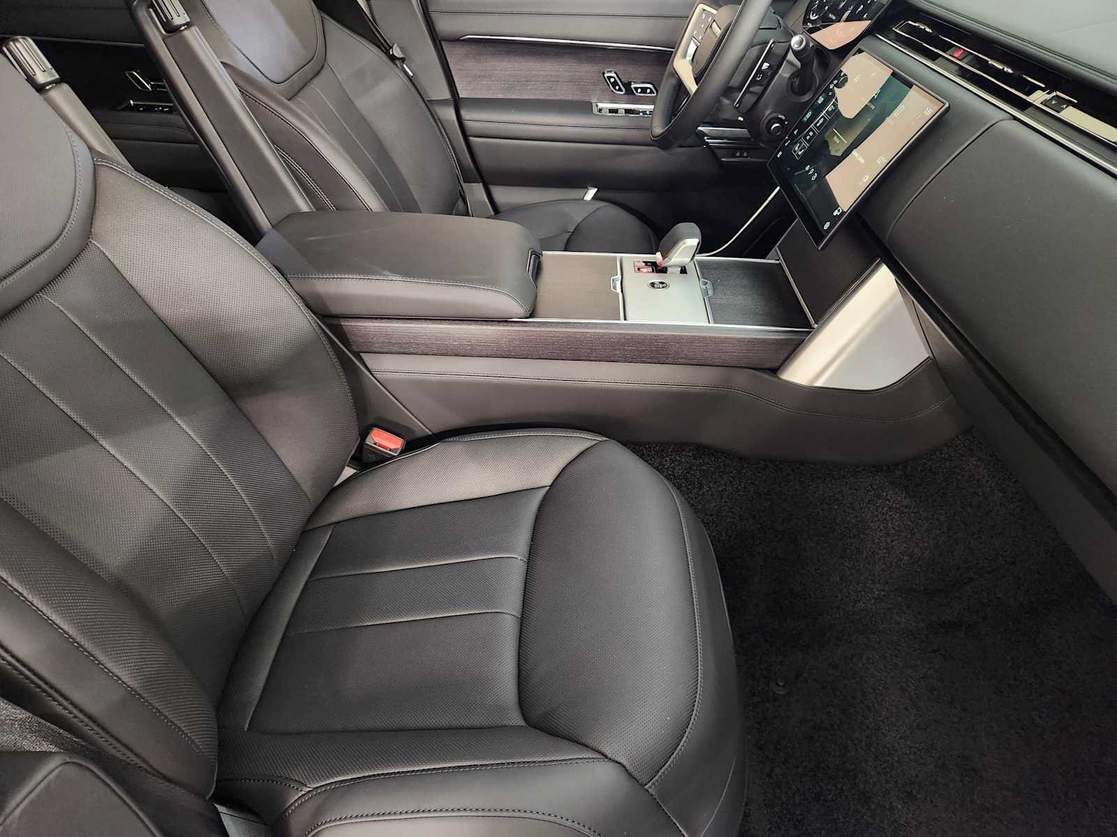 New 2026 Land Rover Range Rover SE AWD/4WD image 3