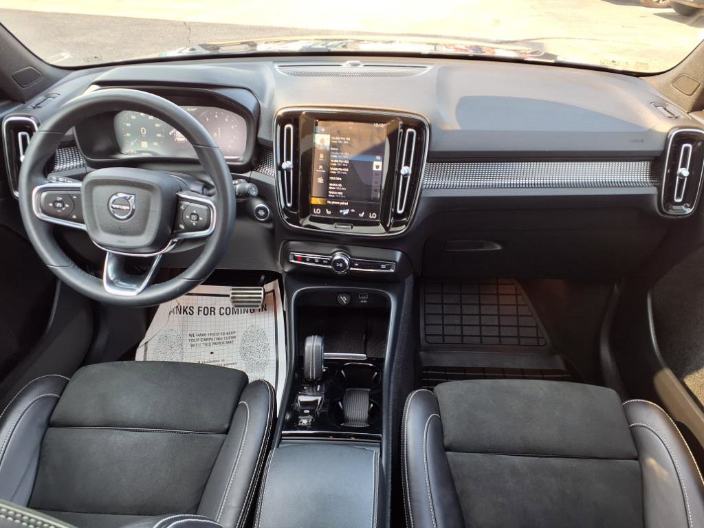 Used 2022 Volvo XC40 T5 R-Design w/ Advanced Package image 9