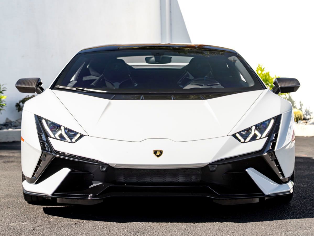 Used 2023 Lamborghini Huracan Tecnica image 3