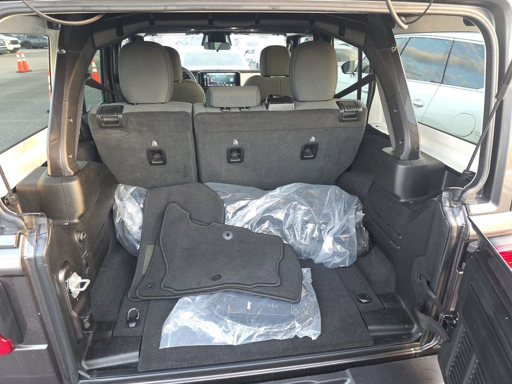 Used 2025 Jeep Wrangler Unlimited Sahara w/ Safety Group image 12