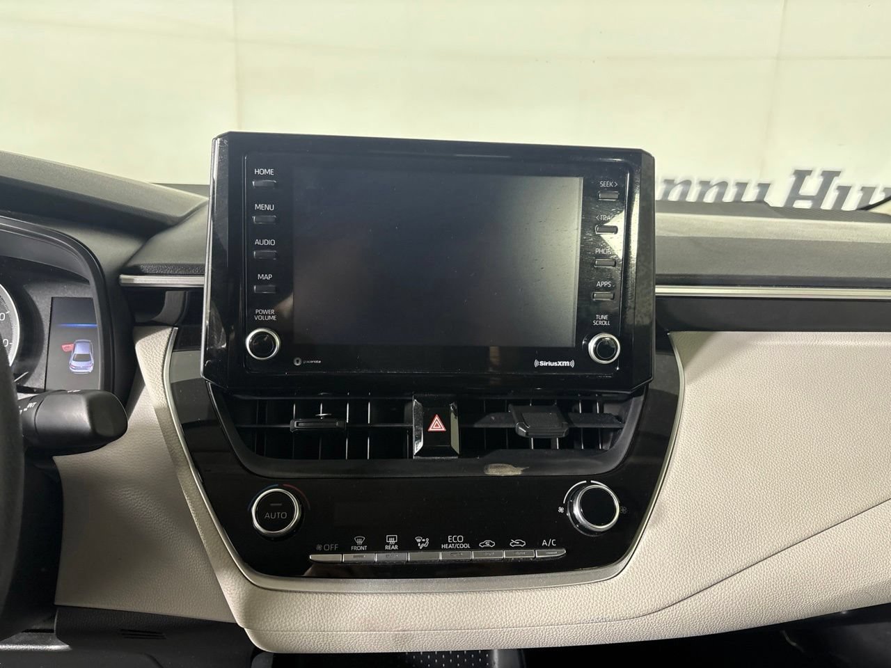Used 2022 Toyota Corolla LE FWD image 17