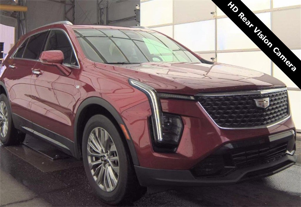 Used 2024 Cadillac XT4 Premium Luxury image 2