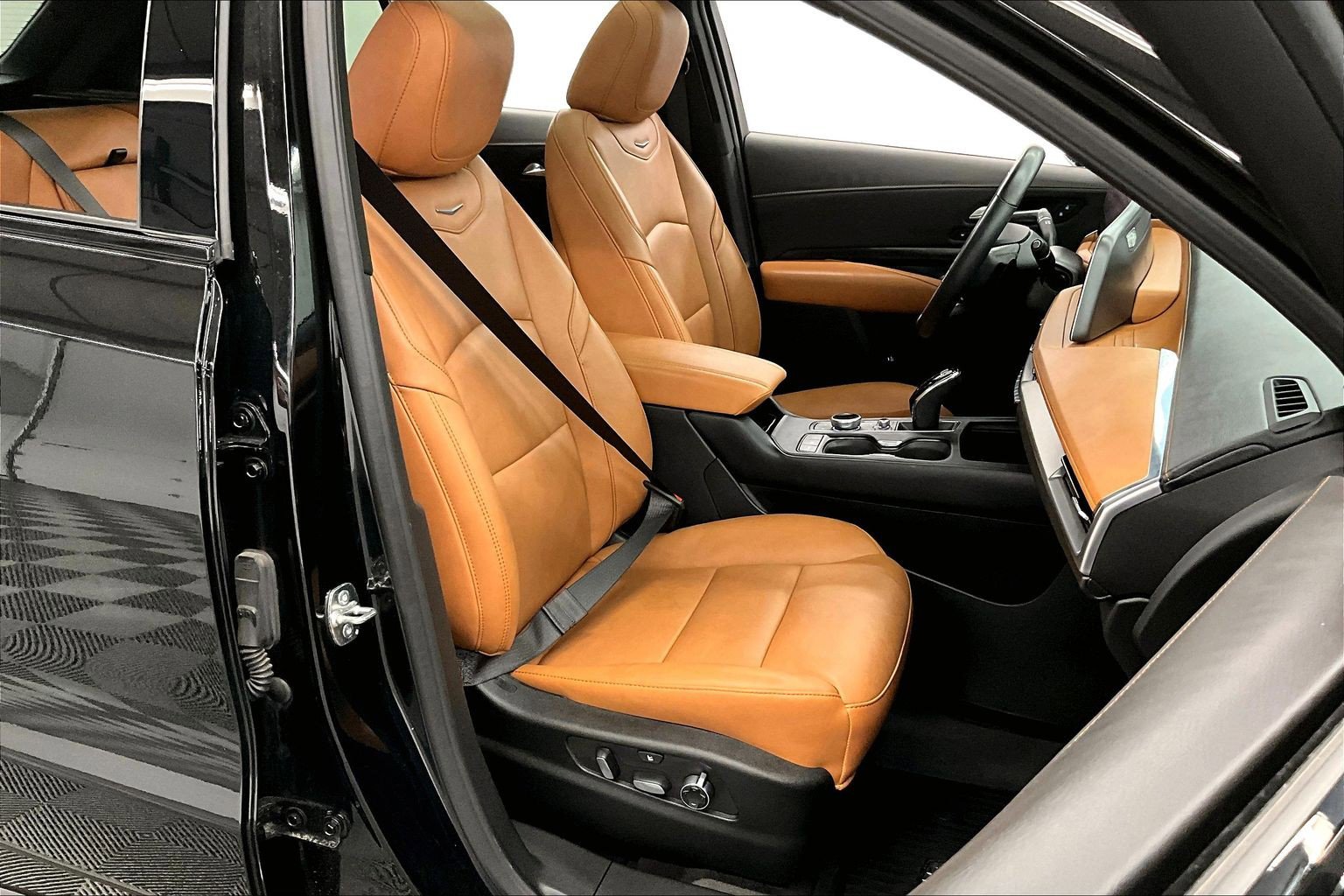 Used 2025 Cadillac XT4 Sport AWD/4WD image 8