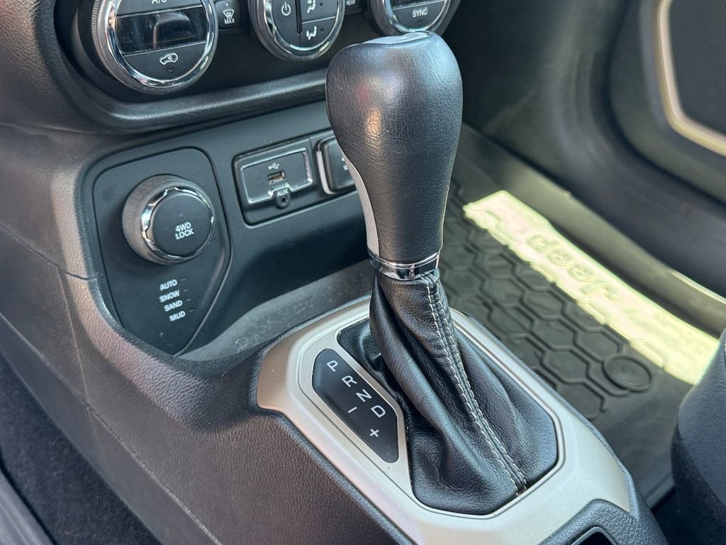 Used 2015 Jeep Renegade Limited AWD/4WD image 10