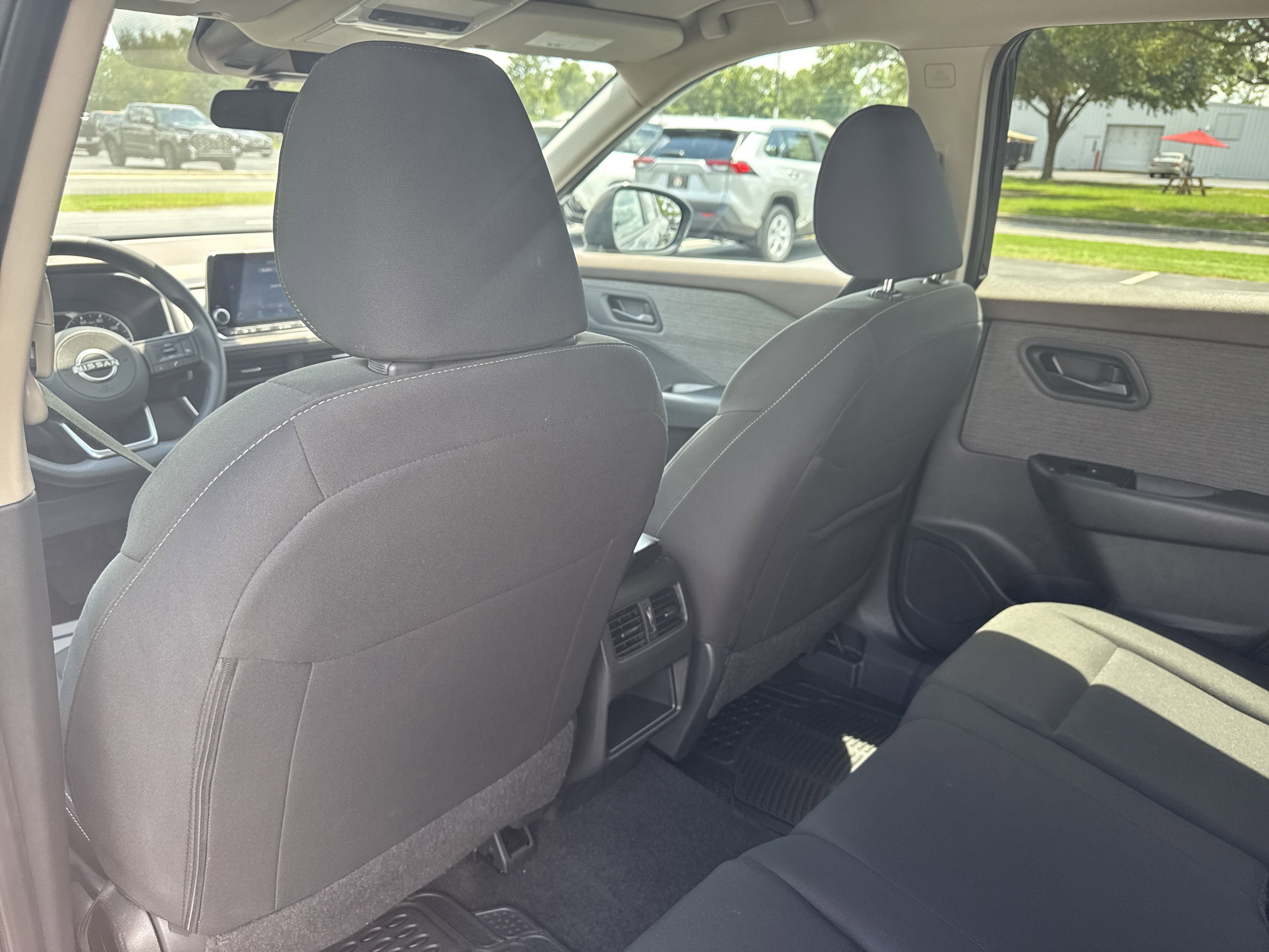 Used 2023 Nissan Rogue S image 25