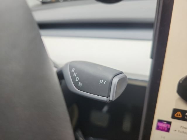 Used 2025 Tesla Model Y Long Range image 15