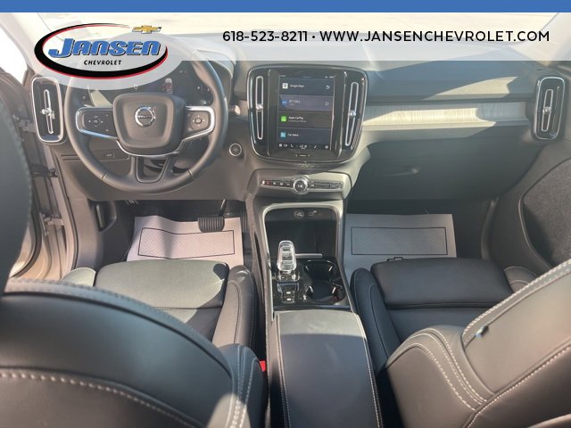 Used 2025 Volvo XC40 B5 Plus image 20