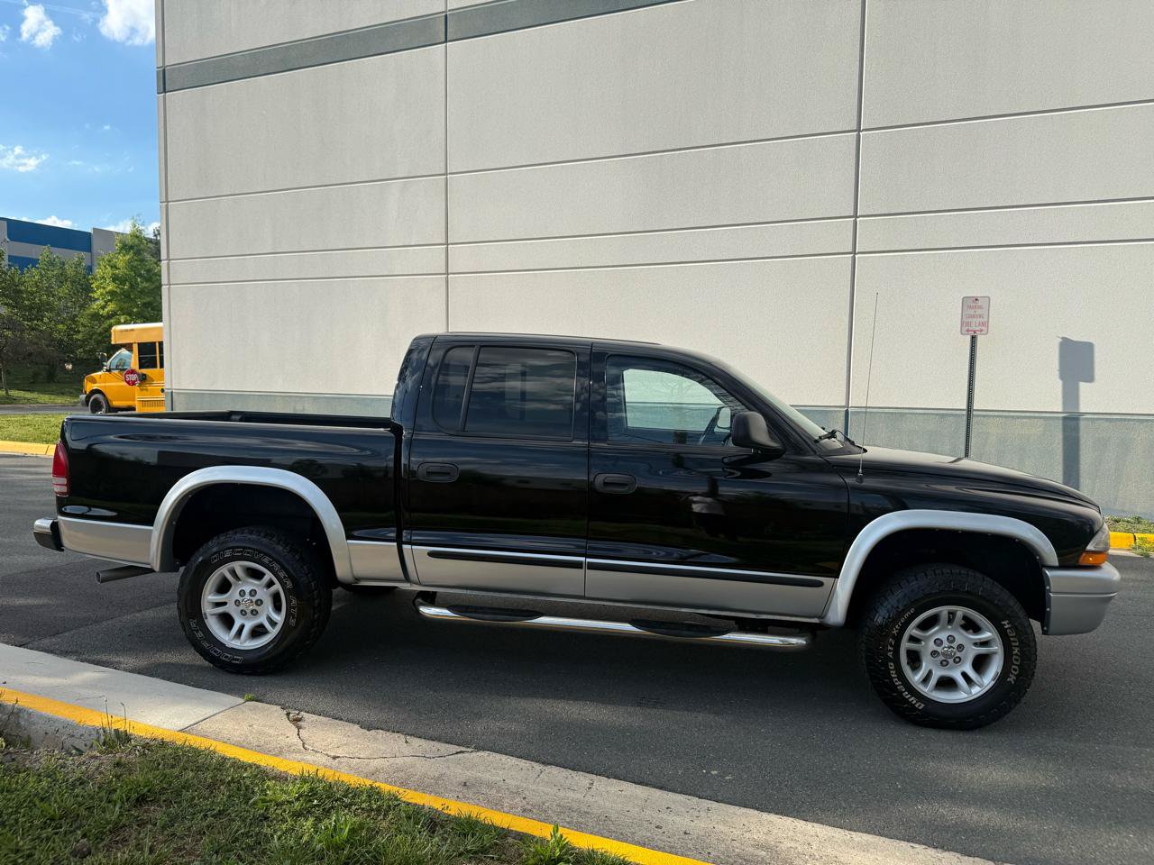 Used 2004 Dodge Dakota SLT w/ Deluxe Convenience Group AWD/4WD image 9