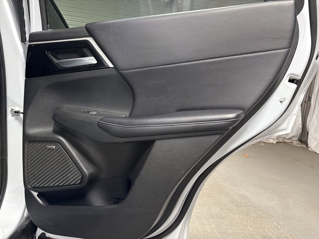 Used 2025 Mitsubishi Outlander SE image 11