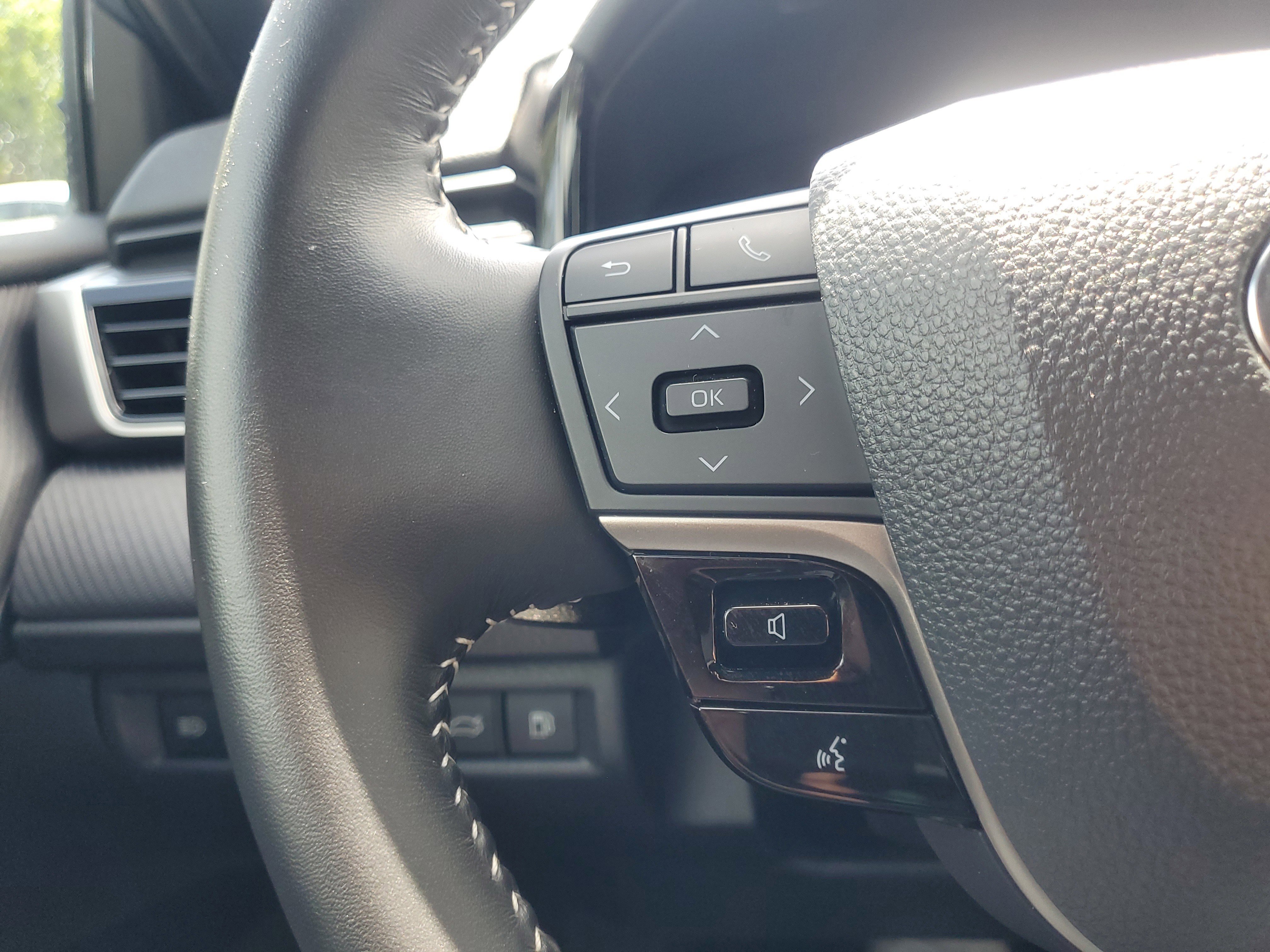 Used 2025 Toyota Camry SE image 20