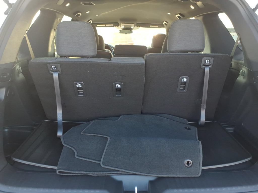 Used 2025 Honda Pilot Sport image 6