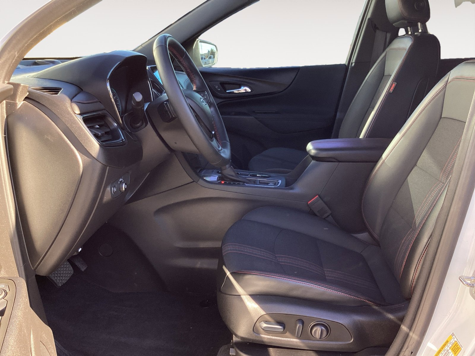 Used 2023 Chevrolet Equinox RS image 28