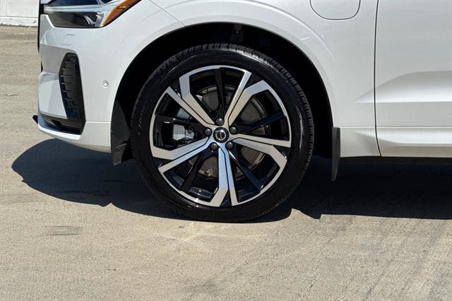 Used 2025 Volvo XC60 T8 Ultra w/ Protection Package Premier AWD/4WD image 29