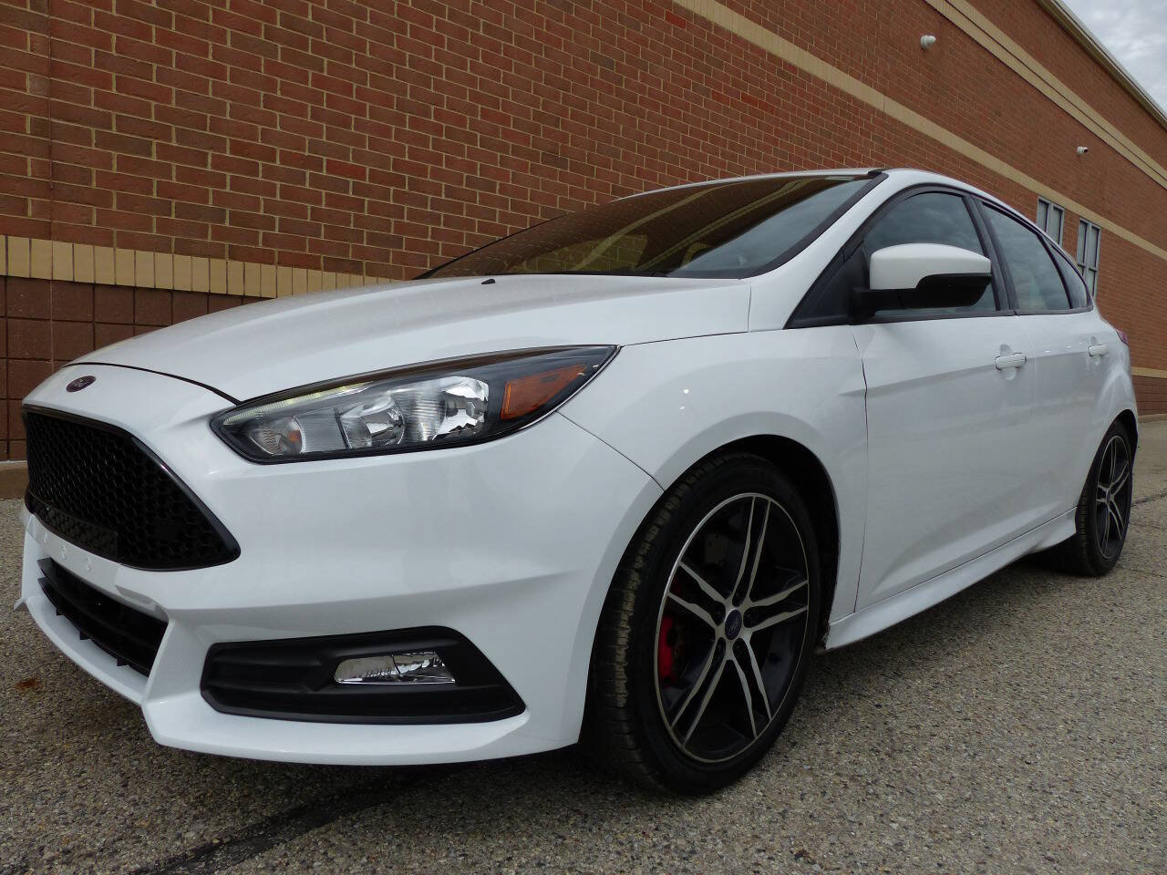 Used 2018 Ford Focus ST FWD image 4