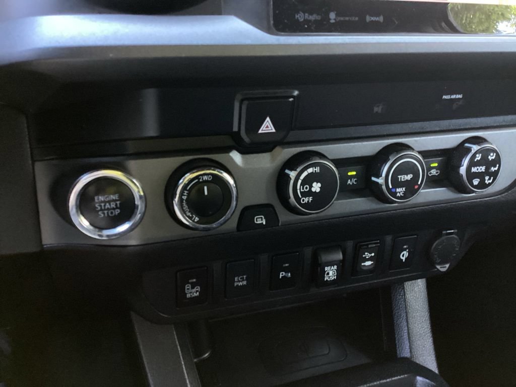 Used 2019 Toyota Tacoma TRD Sport w/ Technology Package AWD/4WD image 17