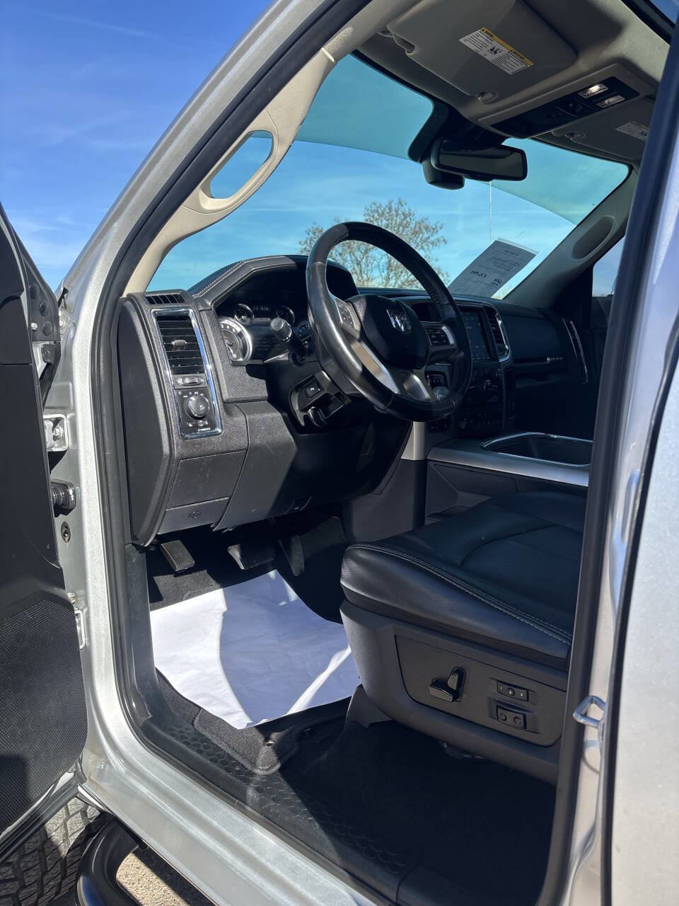 Used 2018 RAM 1500 Laramie w/ Convenience Group image 9