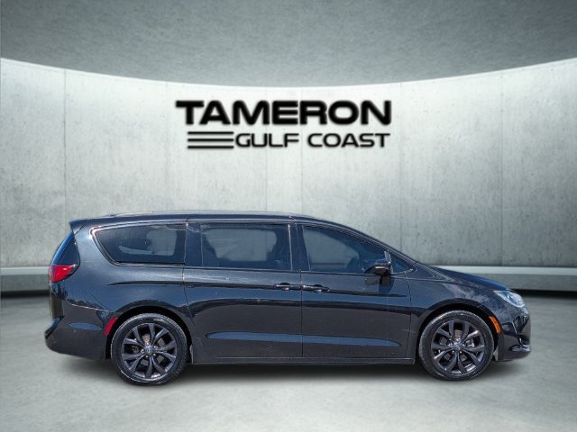 Used 2019 Chrysler Pacifica Limited w/ Advanced Safetytec Group FWD image 8