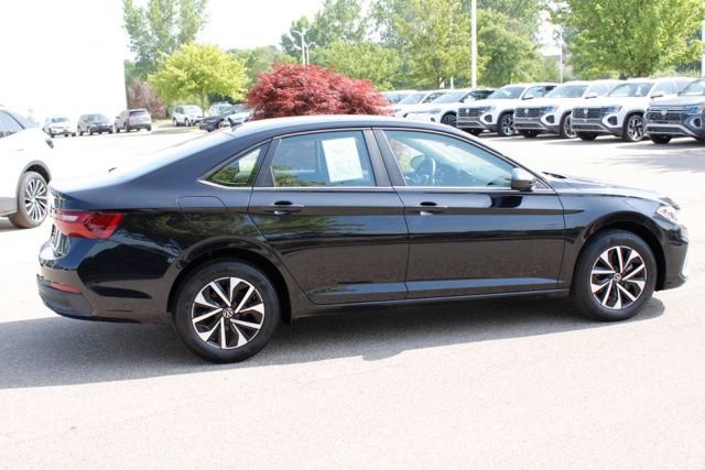 Used 2025 Volkswagen Jetta S FWD image 2