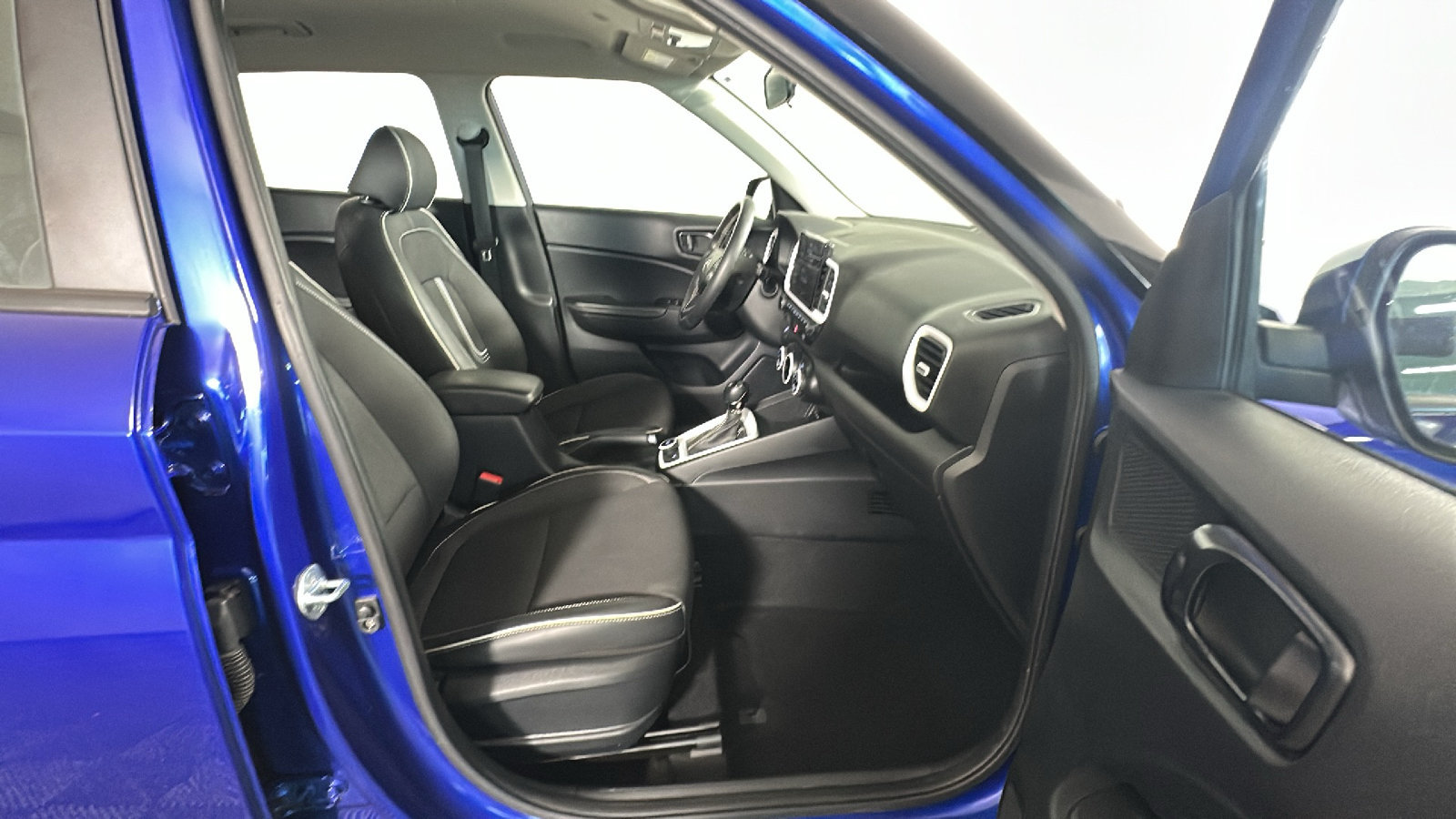 Certified 2023 Hyundai Venue Limited FWD image 39