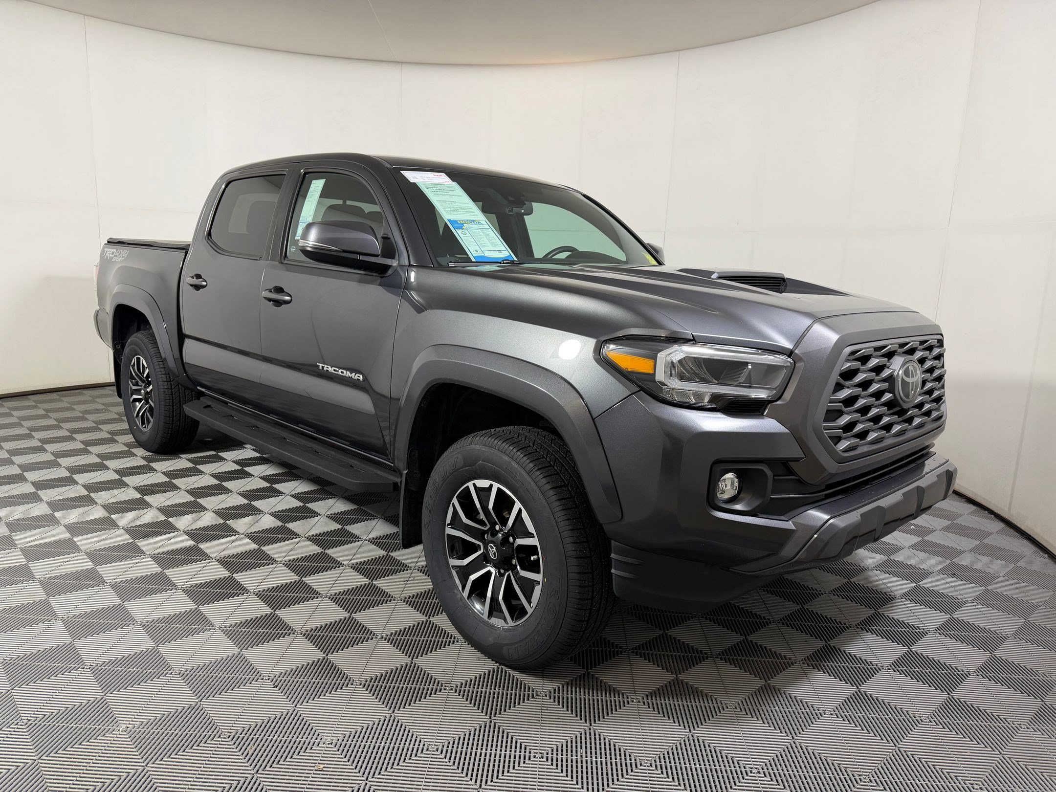 Used 2022 Toyota Tacoma TRD Sport w/ Technology Package AWD/4WD image 6