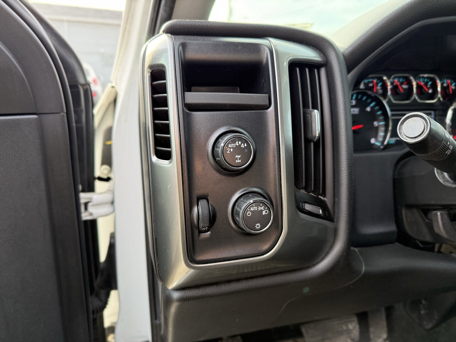 Used 2018 Chevrolet Silverado 1500 LT image 13