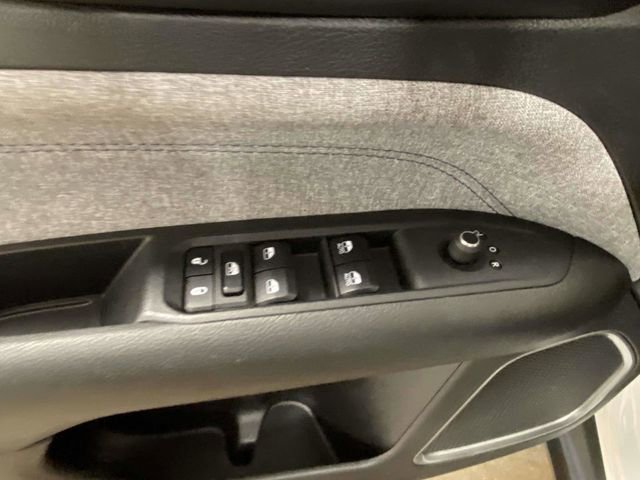 Used 2024 Jeep Compass Latitude image 13