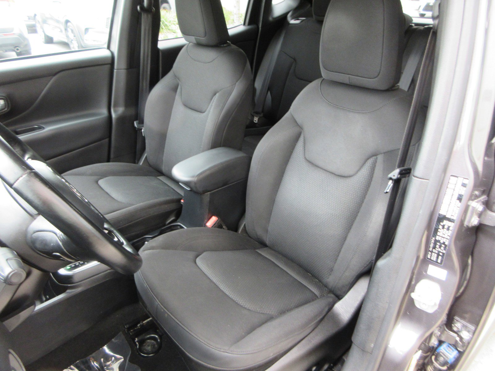 Used 2018 Jeep Renegade Altitude w/ UConnect 8.4 Nav Group FWD image 29