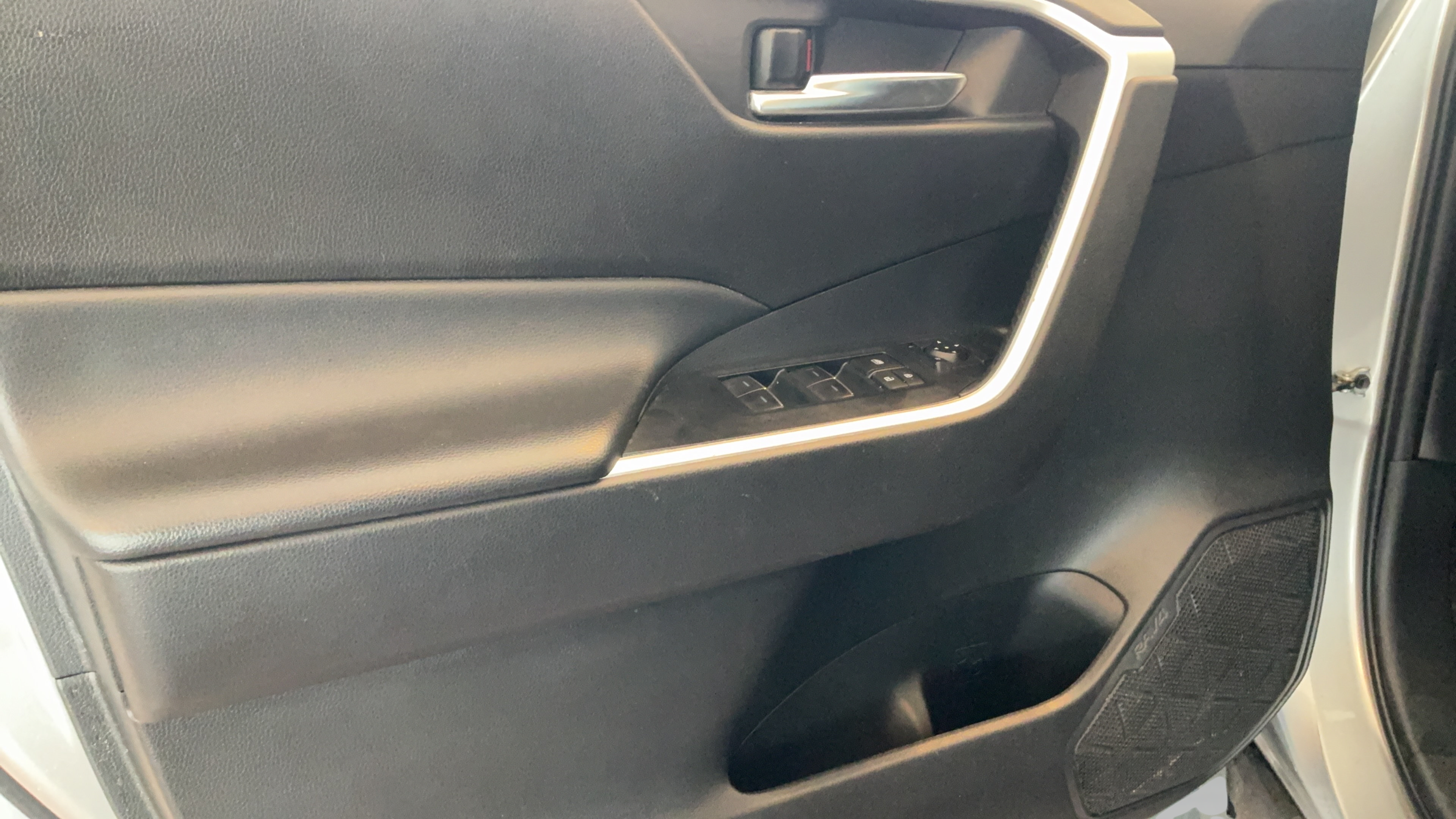 Certified 2024 Toyota RAV4 XLE FWD image 21