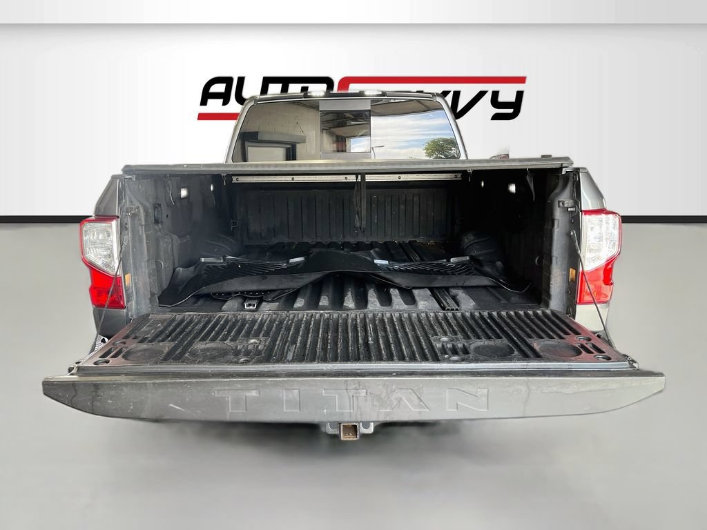 Used 2018 Nissan Titan SL AWD/4WD image 27