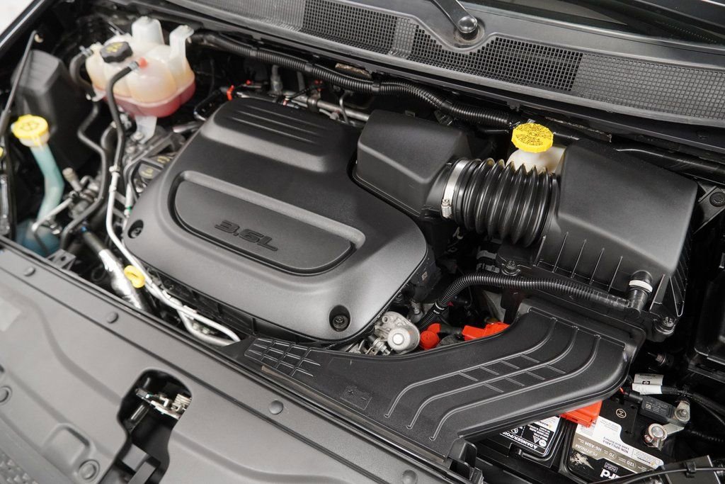 Used 2023 Chrysler Voyager LX image 47