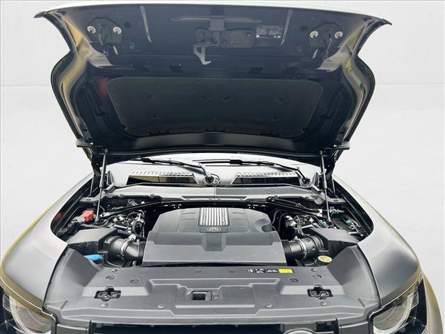 New 2024 Land Rover Defender 110 SE image 24