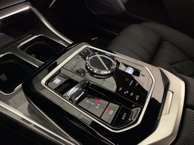 Used 2025 BMW 750e xDrive AWD/4WD image 19