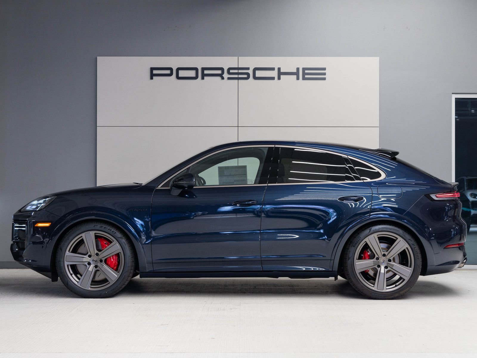 Used 2025 Porsche Cayenne Turbo image 2