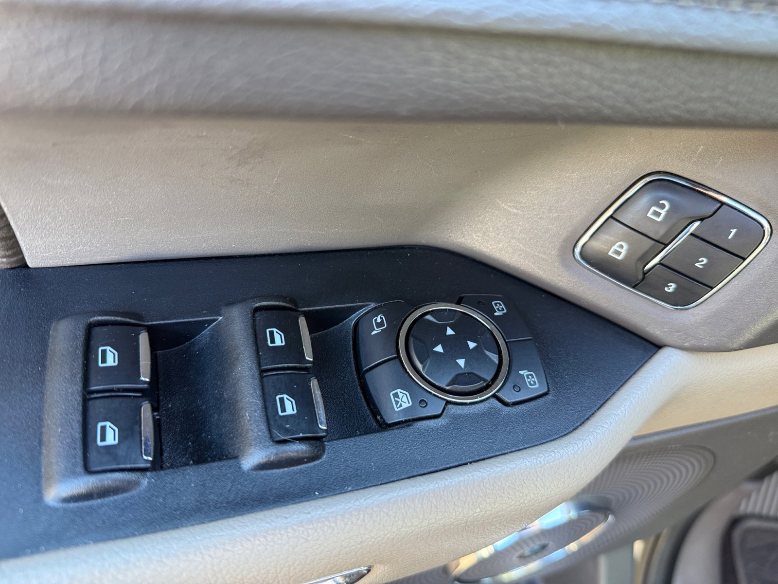 Used 2019 Ford Expedition Limited image 13