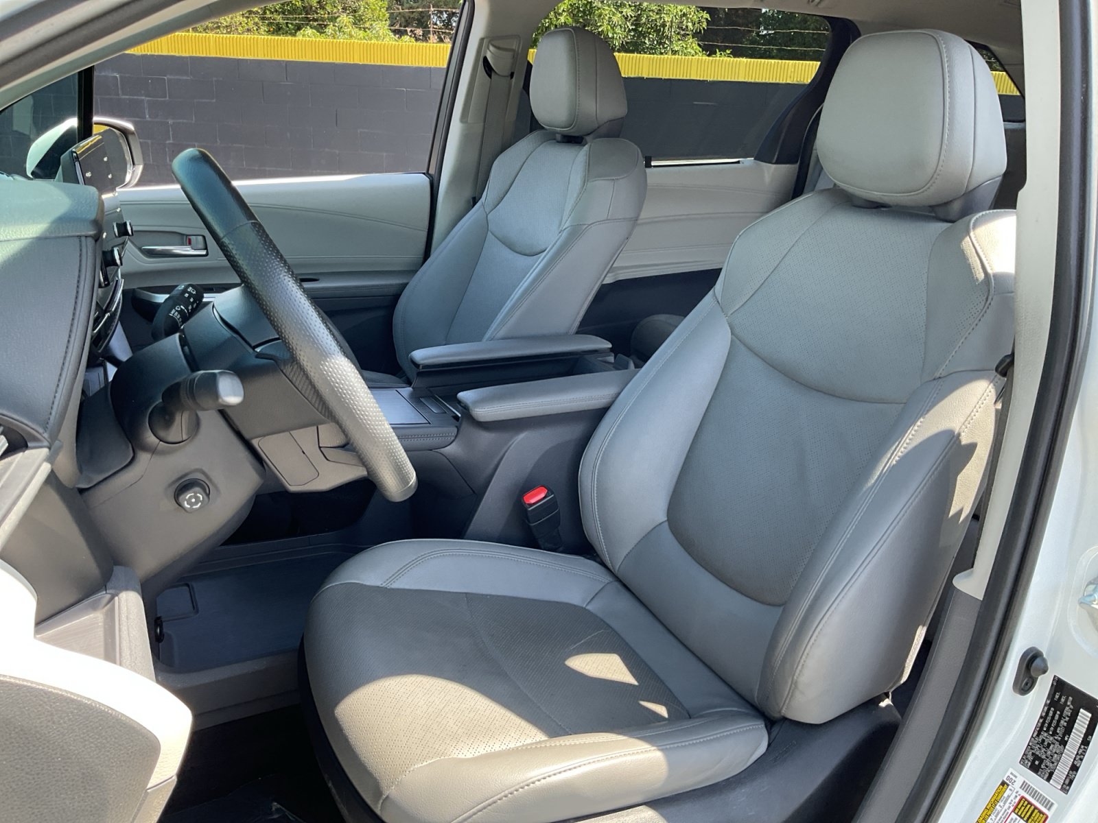 Used 2024 Toyota Sienna Limited FWD image 18