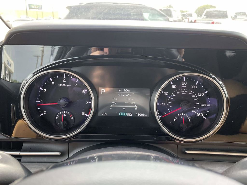 Used 2024 Kia Carnival EX image 3