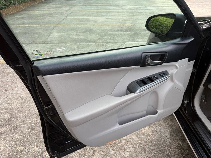 Used 2012 Toyota Camry XLE w/ Leather Pkg FWD image 18
