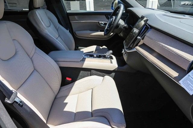 New 2026 Volvo XC90 T8 Ultra w/ Protection Package Premier AWD/4WD image 16