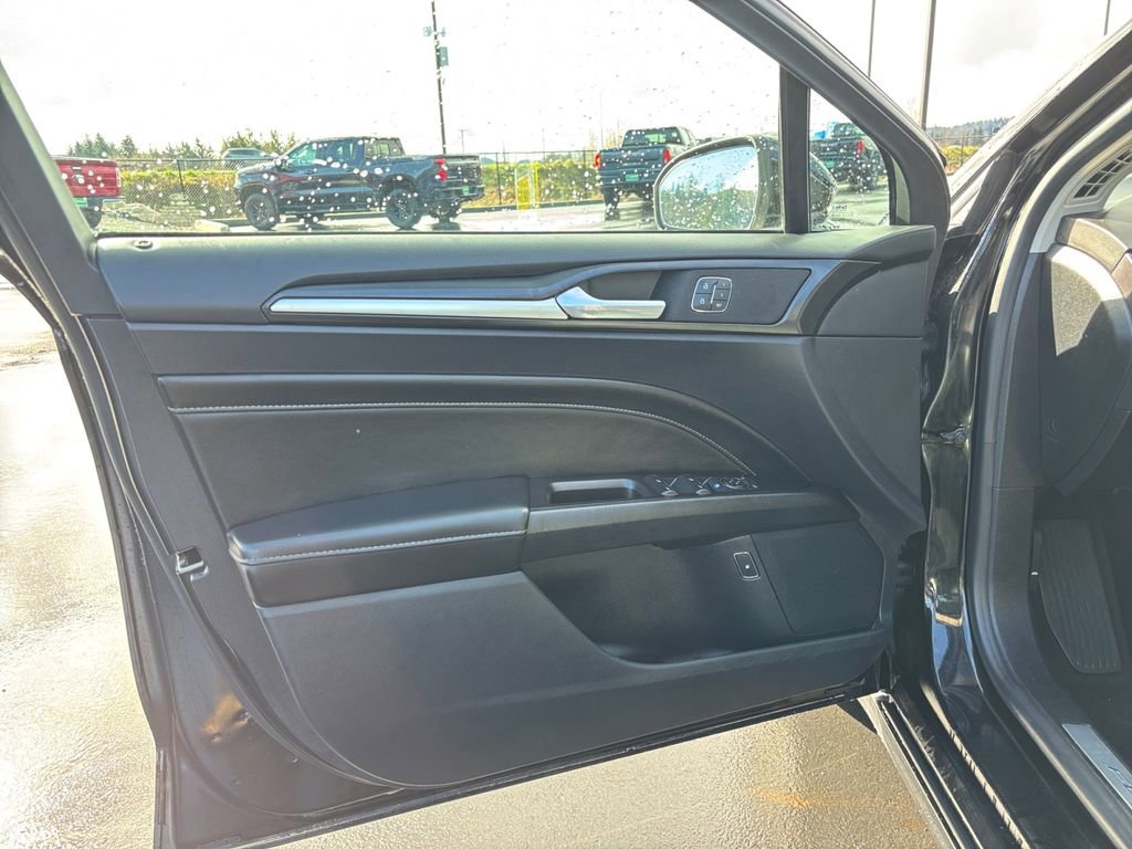 Used 2020 Ford Fusion Titanium image 23
