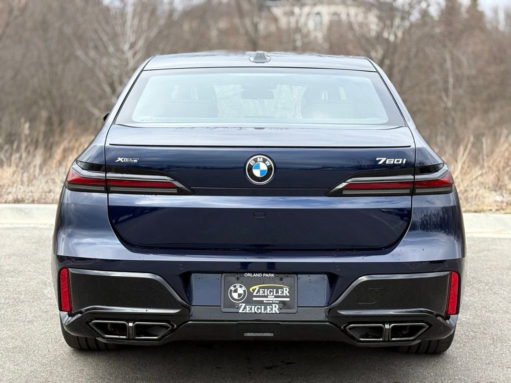 Used 2025 BMW 760i xDrive w/ Luxury Rear Seating Package image 5