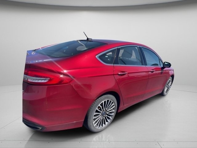Used 2017 Ford Fusion SE w/ Fusion SE Technology Package image 9